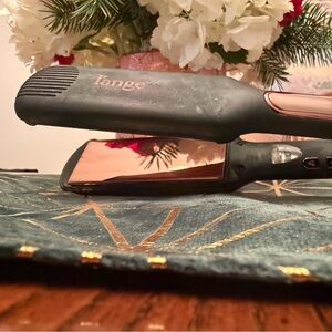 Lange Black and Rose Gold Hair Straightener